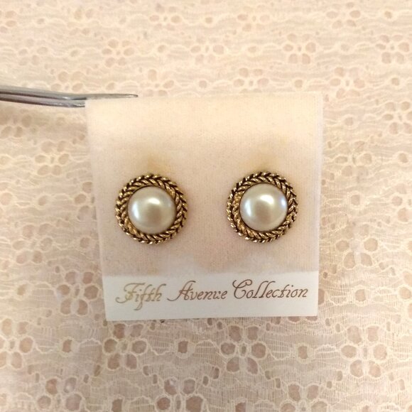 Vintage Signed M&J White Cream Faux Pearl Stud Button Gold Tone Earrings - Picture 1 of 7